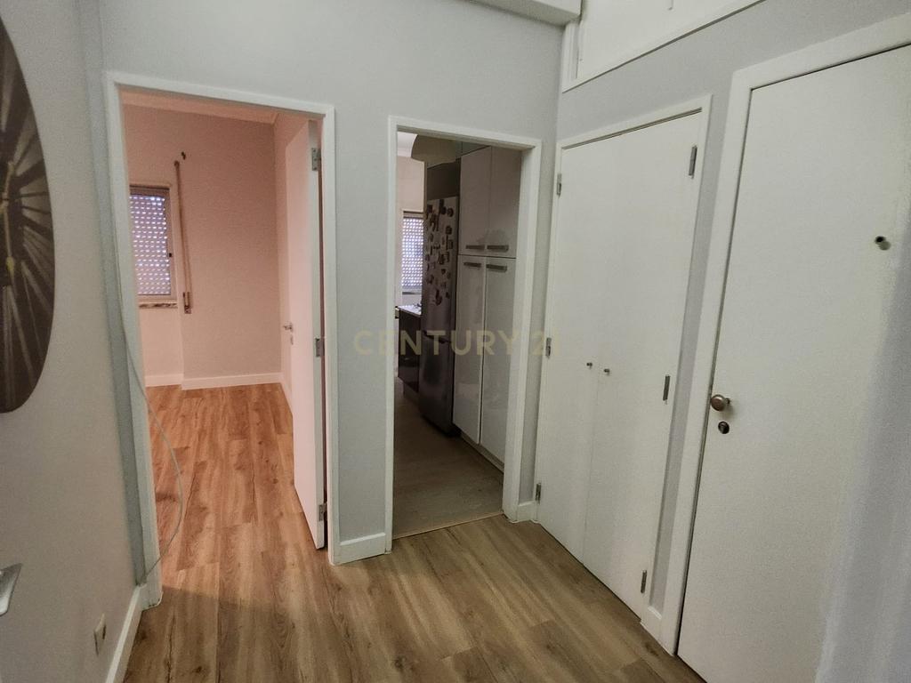Apartamento Moderno em Setúbal com Vista para a Cidade e Montanha - Image 8